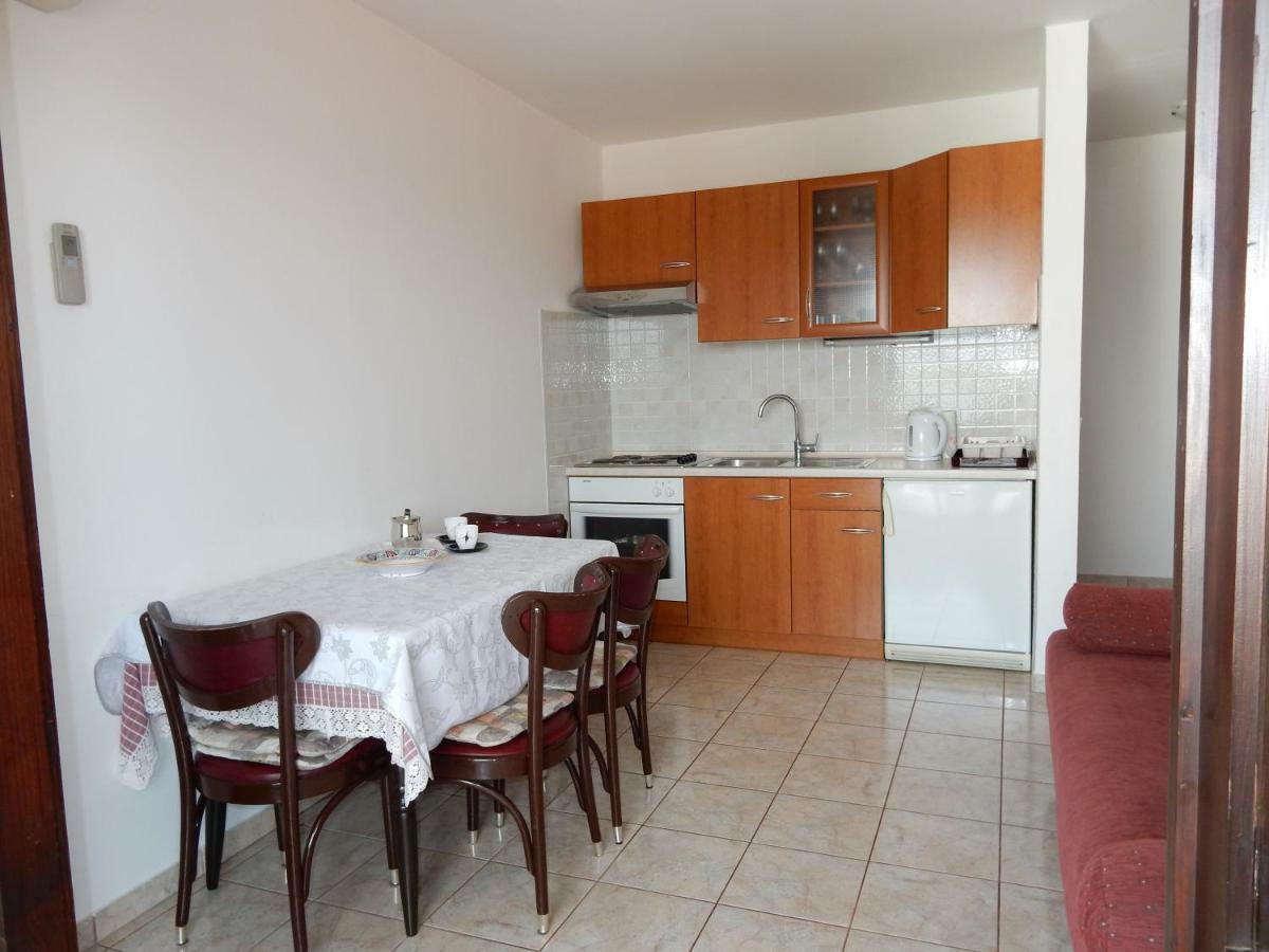 Apartments Indira II Loviste Luaran gambar