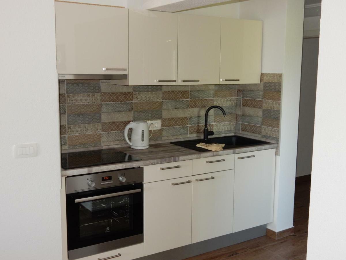 Apartments Indira II Loviste Luaran gambar