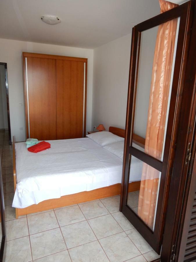 Apartments Indira II Loviste Luaran gambar